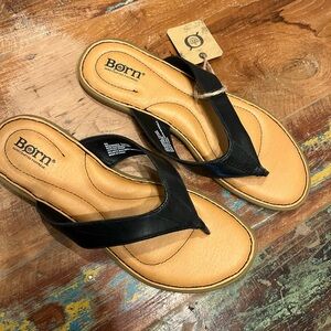 NWT Born Ciara Leather Flip Flops